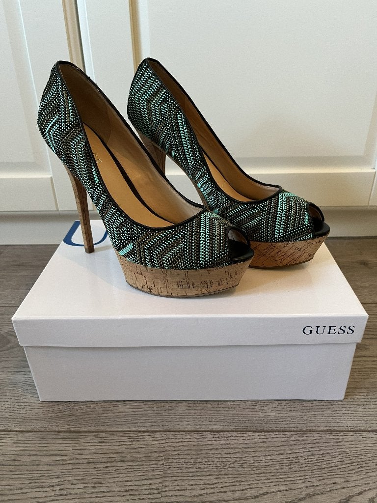 Guess pump peeptoe turquoise maat 39, Kleding | Dames, Ophalen, Pumps, Guess, Blauw