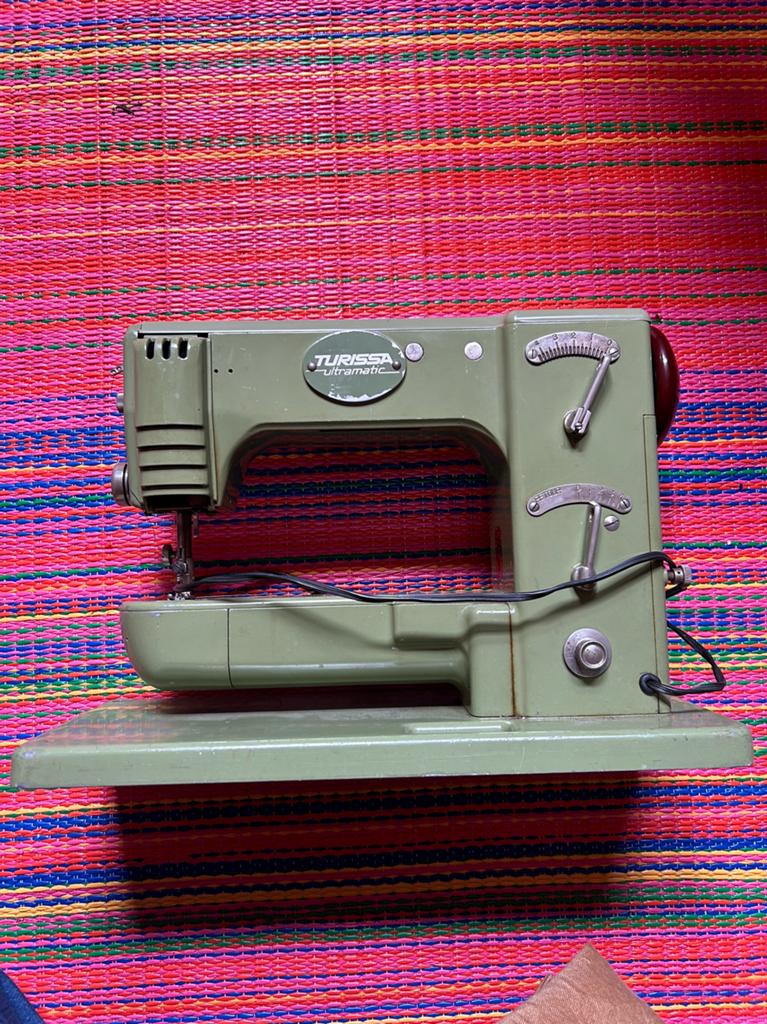 Zeldzame Vintage Turissa Ultramatic Naaimachine, Ophalen