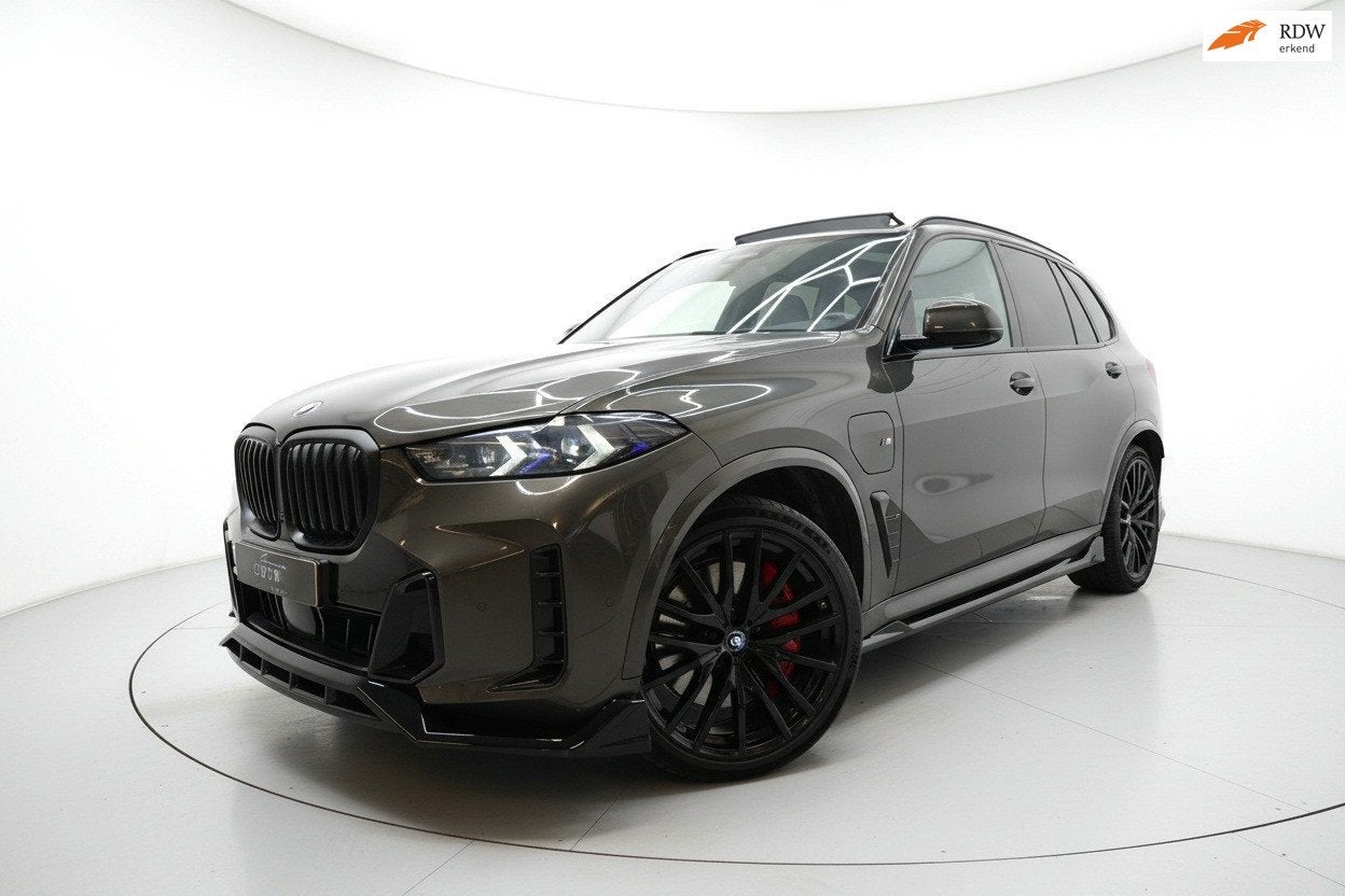 BMW X5 XDrive50e M SPORT PANO SKYLOUNGE 360 HEAD UP H&K, Auto's, Dealer onderhouden, Gebruikt, 2395 kg, Bedrijf