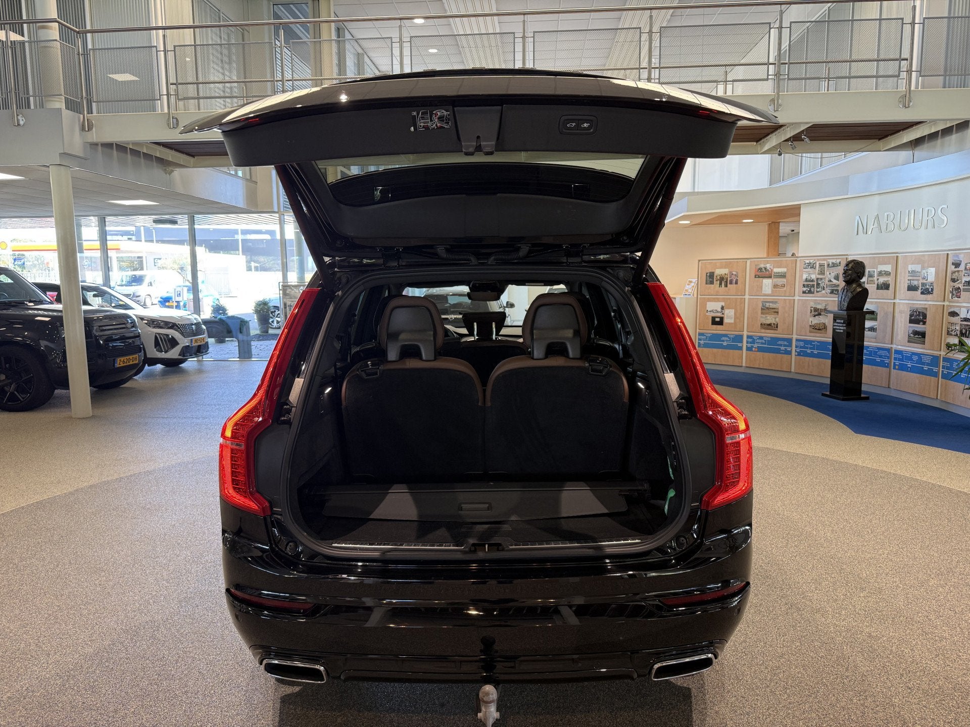 Foto 8 van Volvo XC90 2.0 T8 Recharge AWD R-Design, Trekhaak, Luchtveri