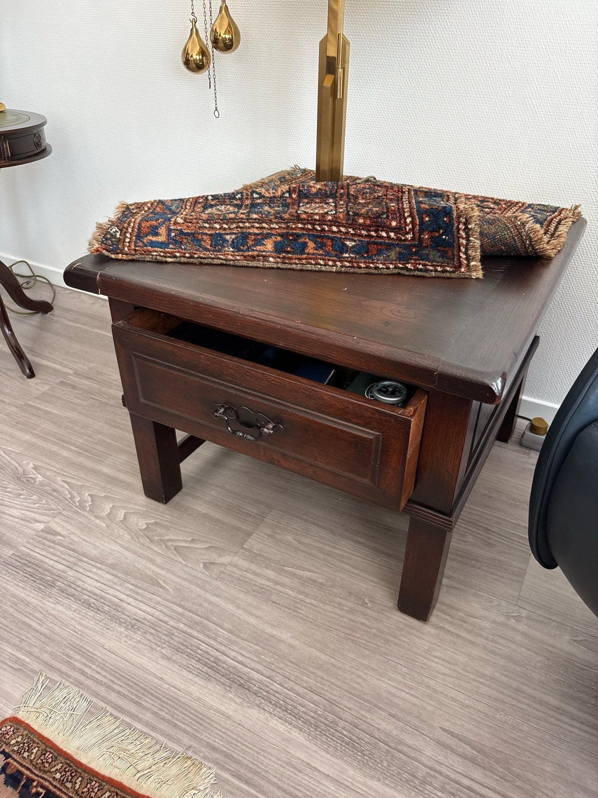 Antieke houten bijzettafel met lade, Ophalen