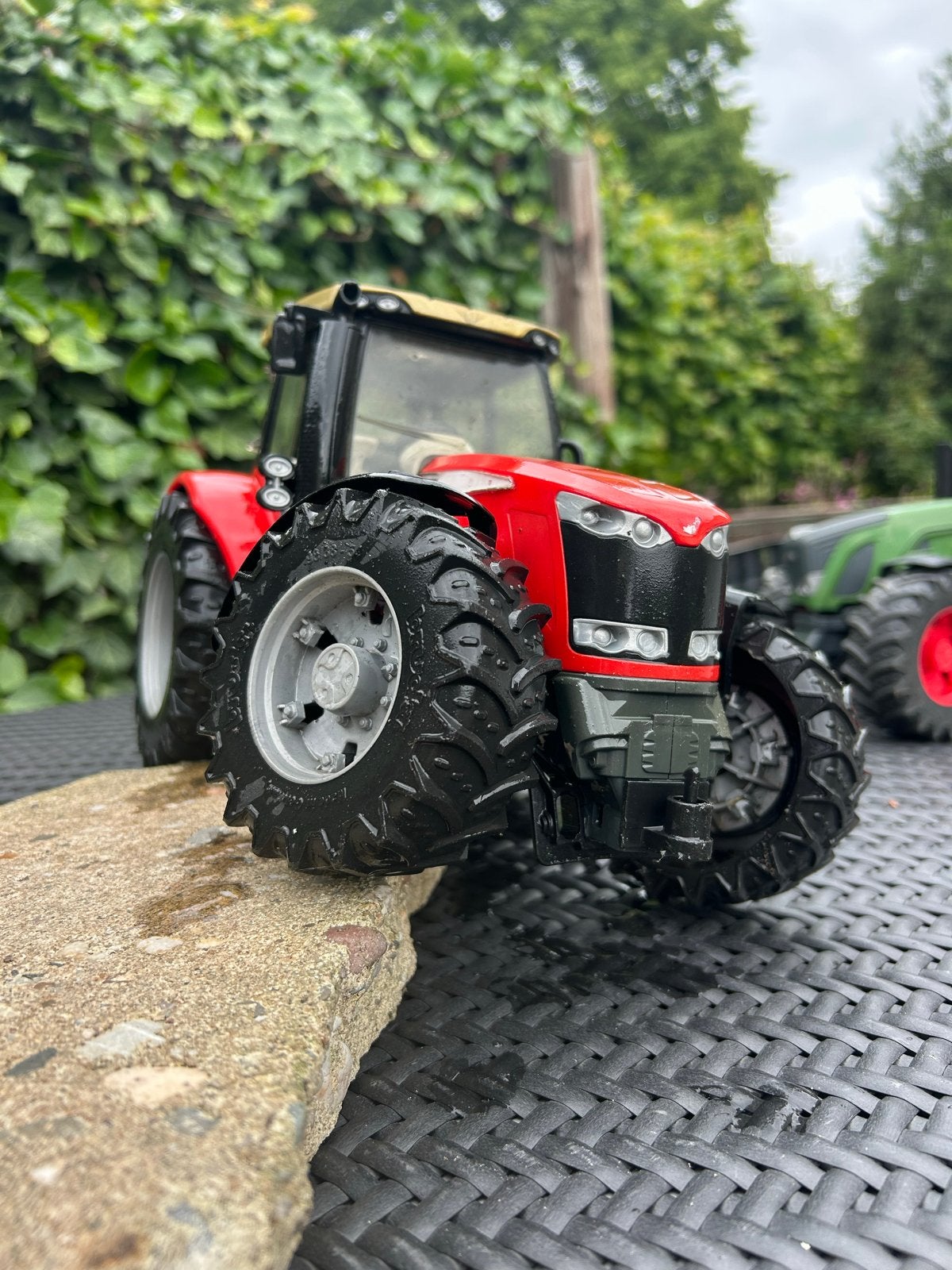 Rode speelgoedtractor - Massey Ferguson model, Ophalen of Verzenden, Gebruikt