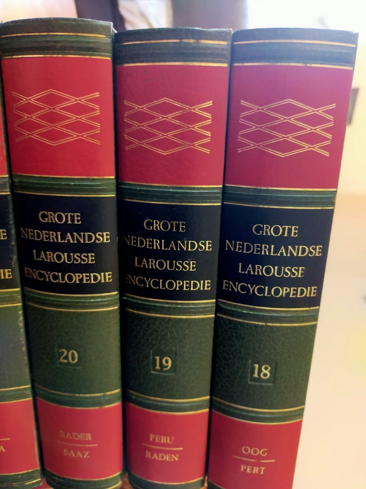Grote Nederlandse Larousse Encyclopedie - Complete serie, Boeken, Encyclopedieën, Ophalen, Complete serie, Zo goed als nieuw, Algemeen