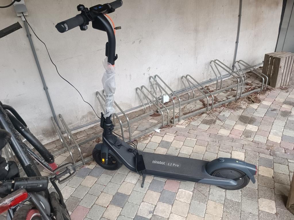 Ninebot E2 Pro E elektrische step, Fietsen en Brommers, Steps, Ophalen of Verzenden, Zo goed als nieuw, Elektrische step (E-scooter)