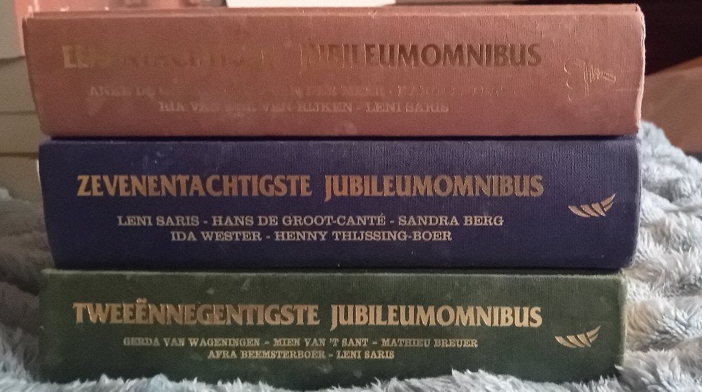 Jubileumomnibussen met oa Leni Saris, Boeken, Romans, Gelezen, Ophalen of Verzenden