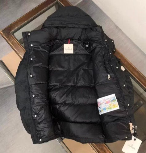 Moncler Maya 70 jas Maat L Nieuw!, Ophalen of Verzenden, Nieuw, Maat 52/54 (L), Zwart