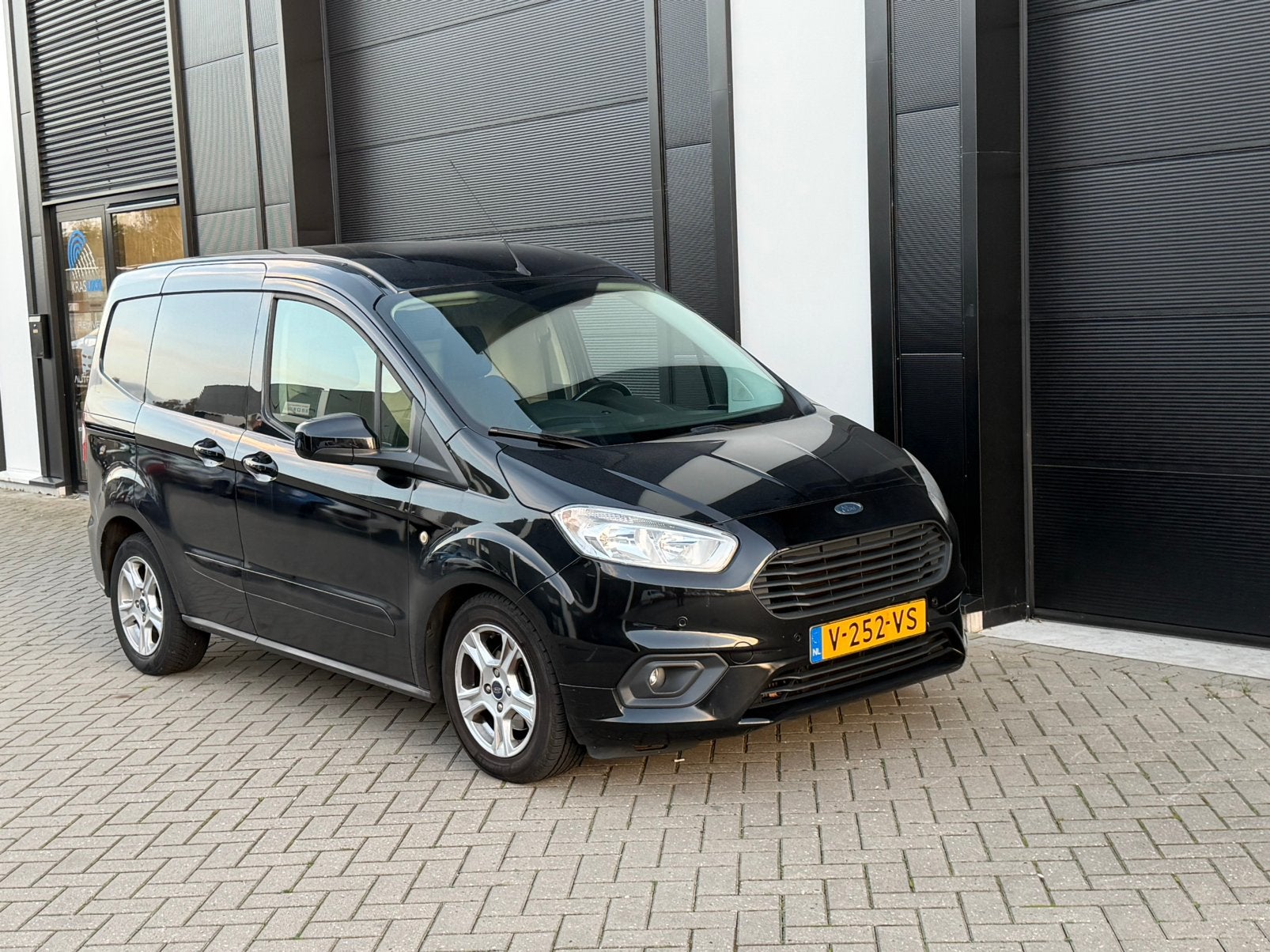 Ford Transit Courier GB 1.5 Tdci Duratorq 100pk S&S 2019, Voorwielaandrijving, Elektrische ramen, 4 cilinders, Origineel Nederlands