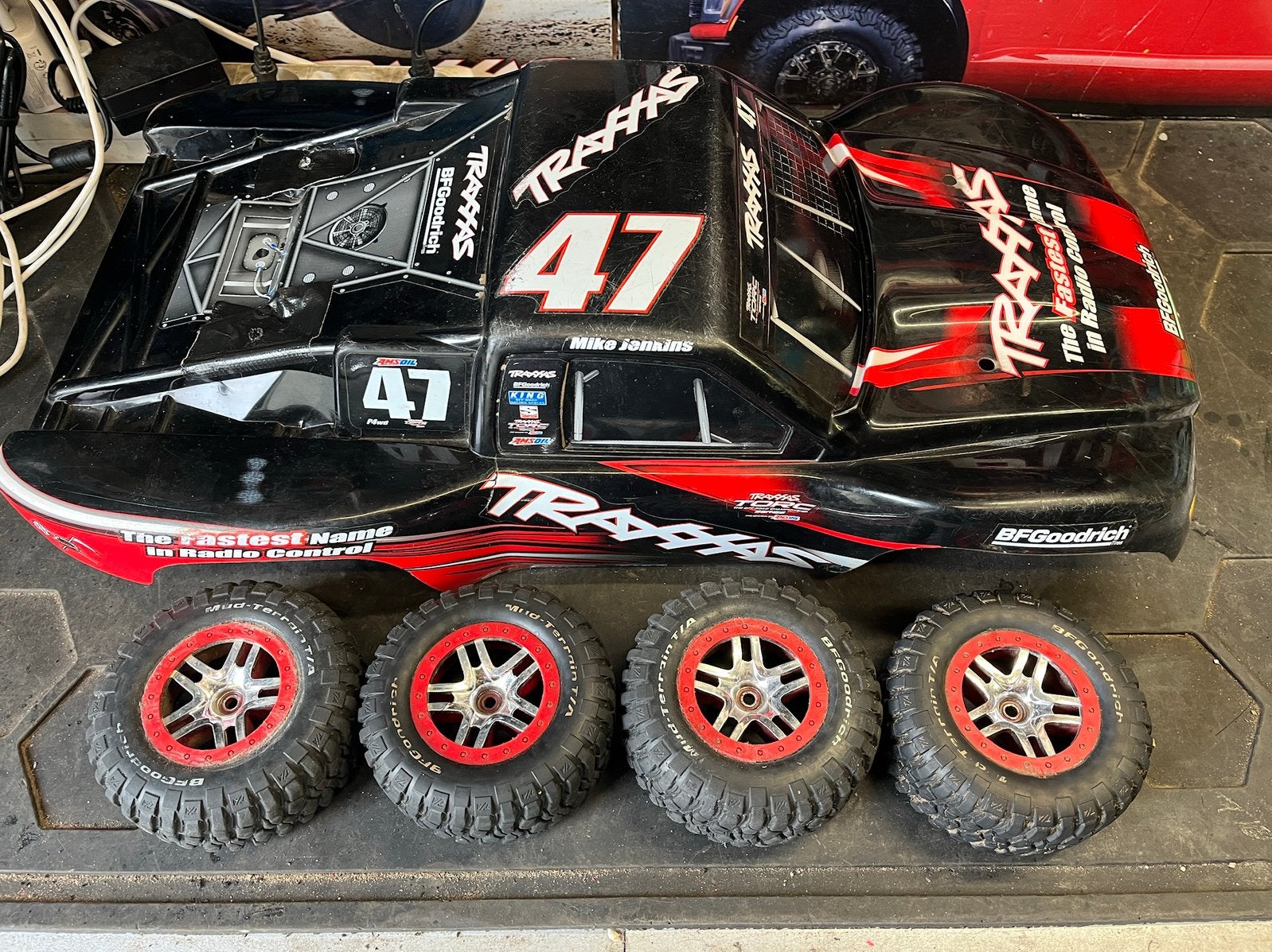 Traxxas Slash 4x4 2wd RC auto body kap en banden, Ophalen of Verzenden, Gebruikt, Schaal 1:10, Onderdeel
