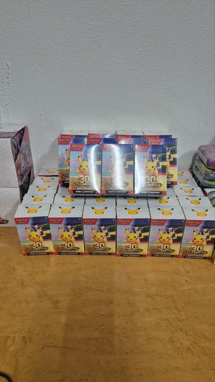 Pokémon 30th Anniversary Booster Bundel & Tin, Hobby en Vrije tijd, Ophalen of Verzenden, Nieuw, Booster, Foil