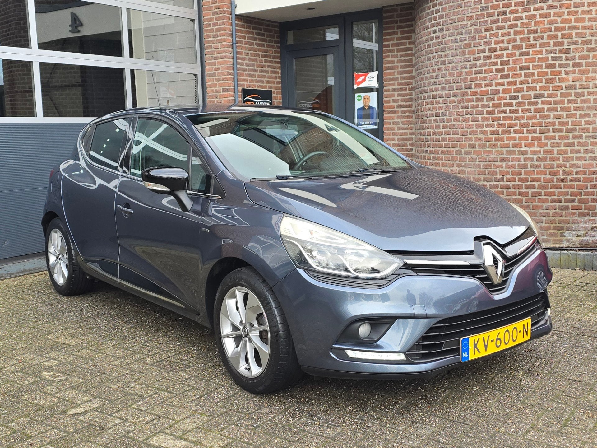 Renault Clio 0.9 TCe Limited Airco |Cruise |Pdc |Nap, Voorwielaandrijving, 898 cc, Gebruikt, 49 €/maand