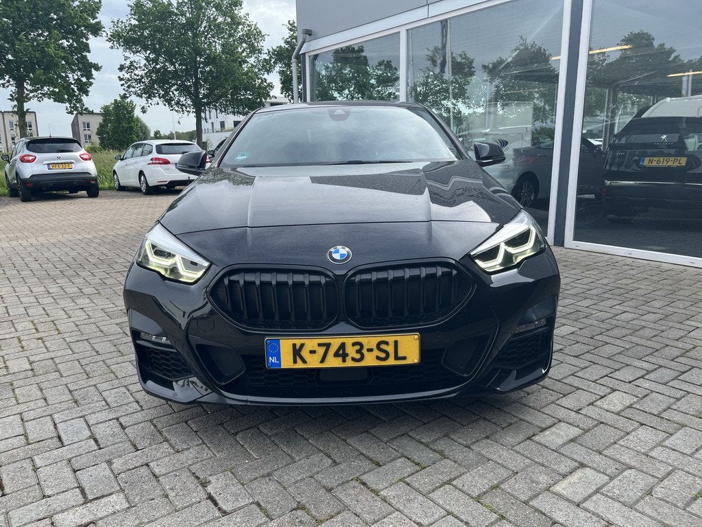 BMW 2 Serie Gran Coupé 218i M Sport High Executive / Carpla, Auto's, Voorwielaandrijving, Gebruikt, Euro 6, Zwart