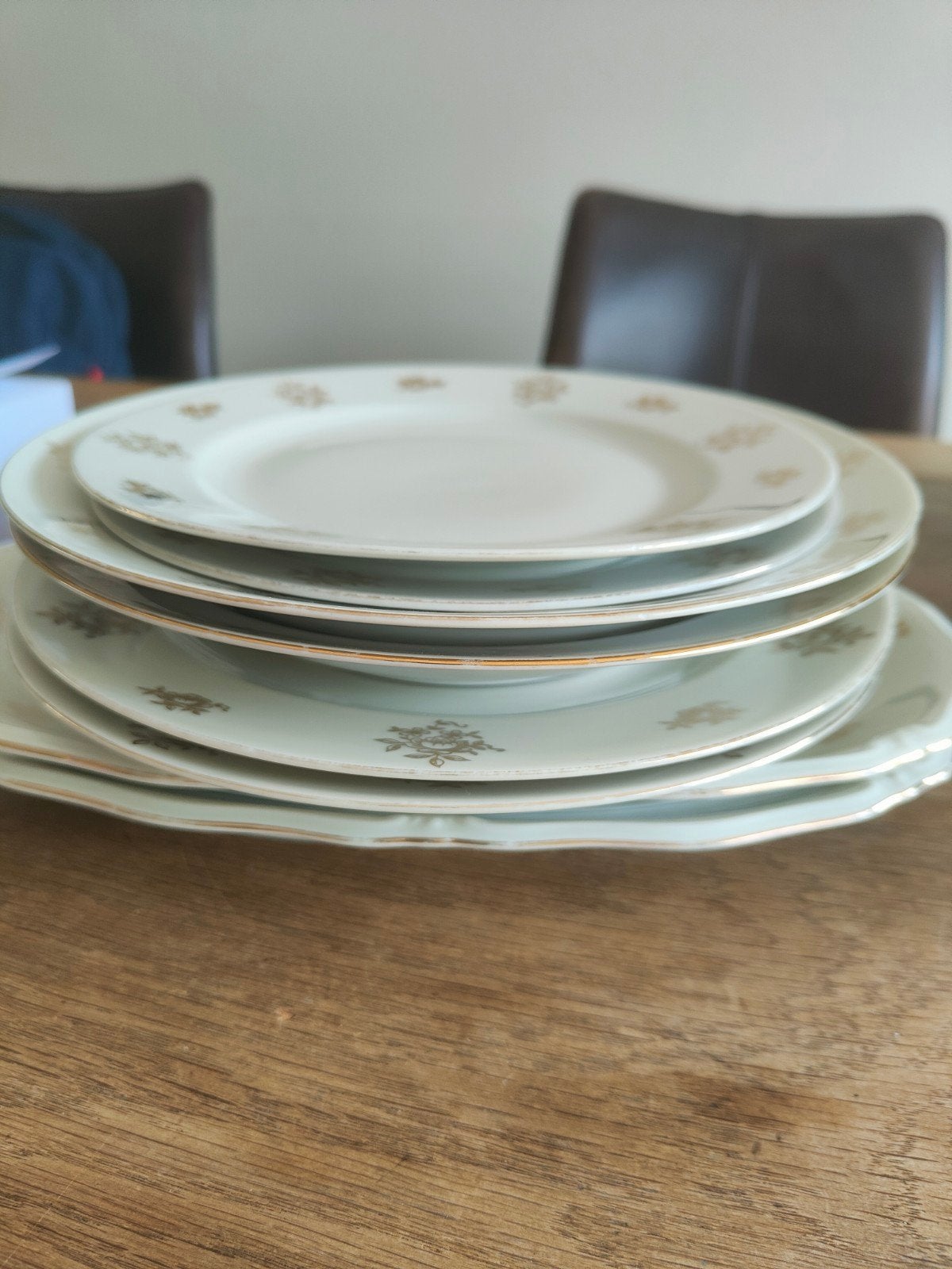 Winterling Marktleuthen Bavaria servies met gouden bloemen, Ophalen of Verzenden, Porselein, Overige stijlen, Bord(en)