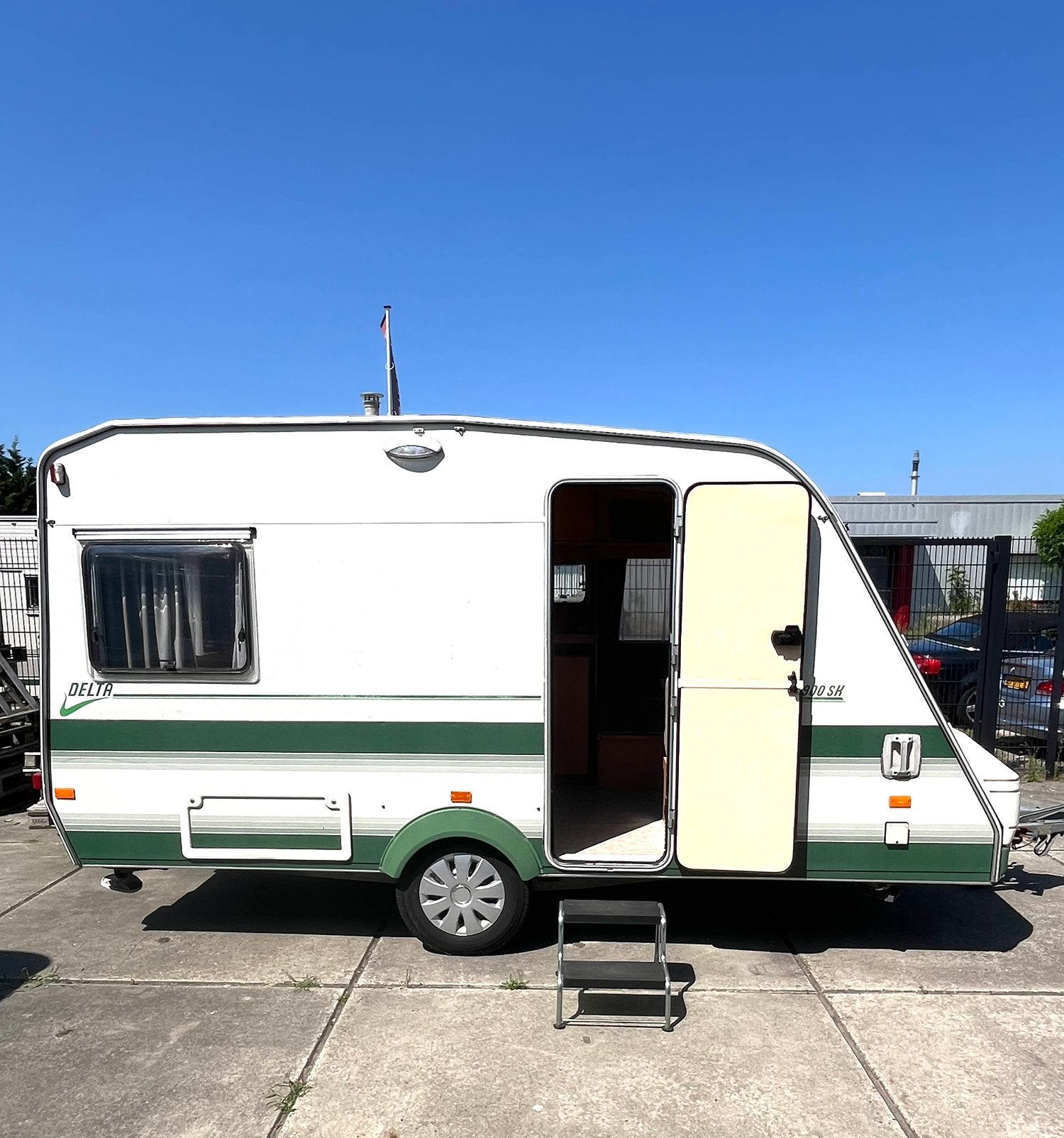 Caravan Delta 3900 Sk, Vast bed, Treinzit, Particulier, Koelkast
