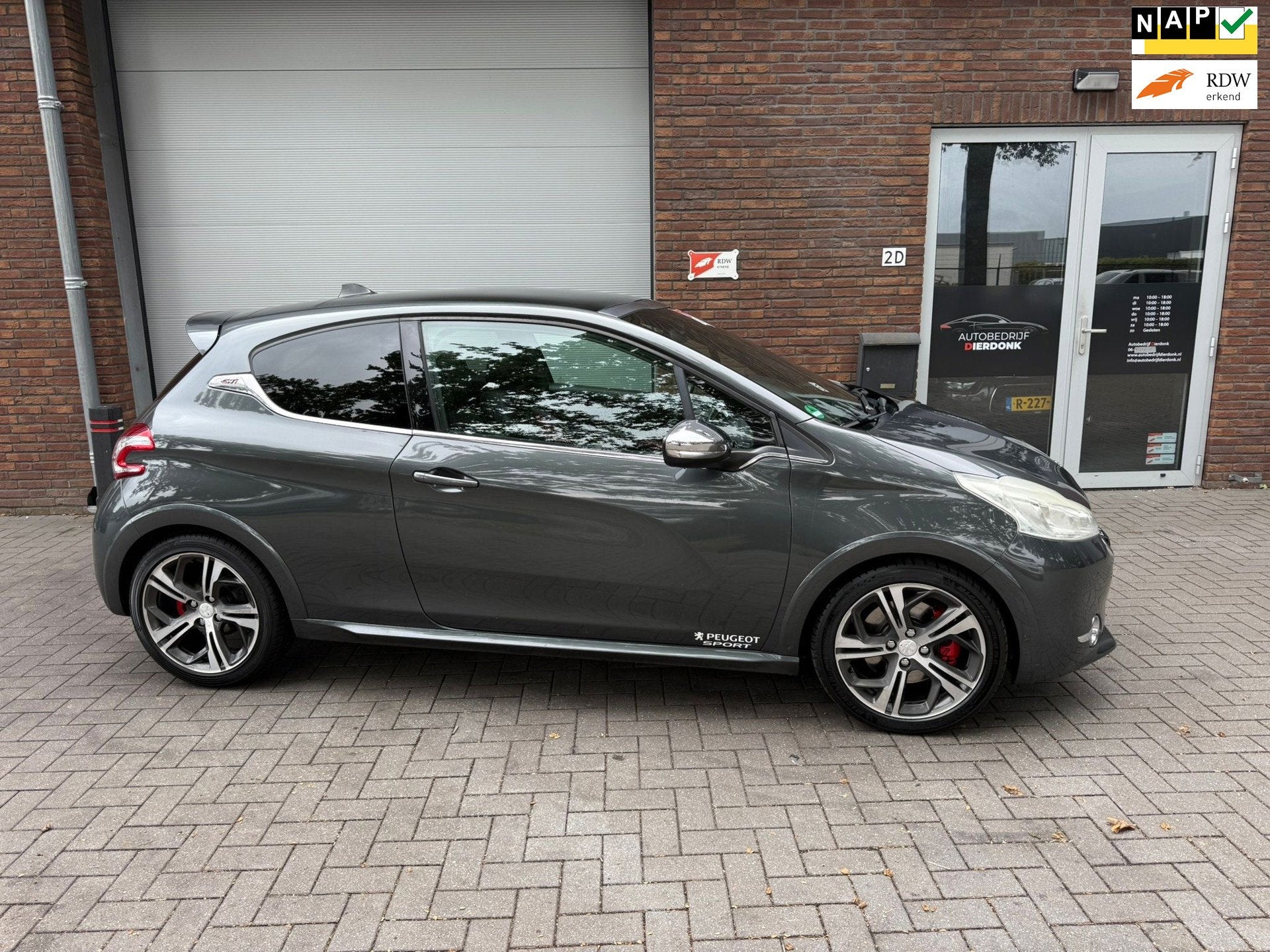 Peugeot 208 1.6 THP GTi|AIRCO|PANO|NIEUWE APK|200 PK, Auto's, Voorwielaandrijving, Euro 5, Zwart, Leder en Stof