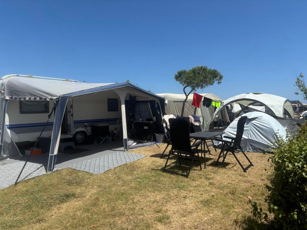 Ruime en complete hobby 495 caravan met voortent en airco, Caravans en Kamperen, Caravans, Particulier, tot en met 4, 1000 - 1250 kg