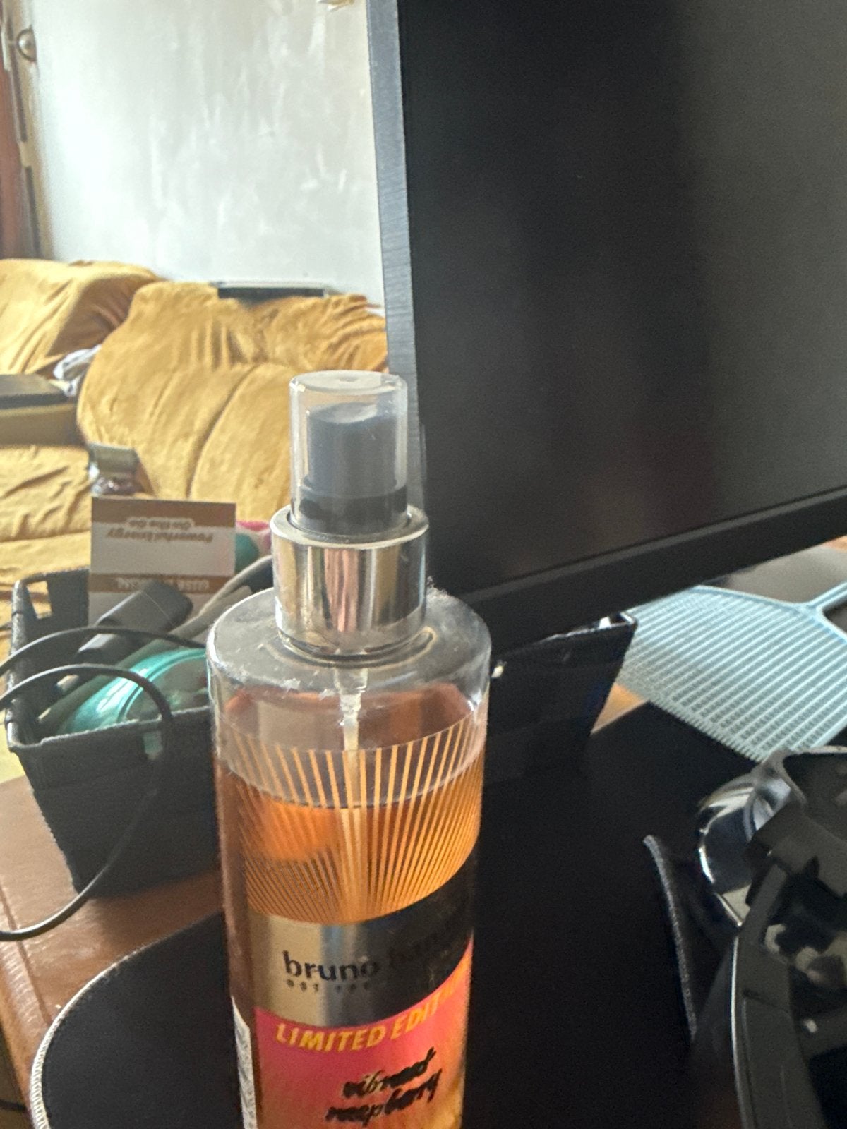 Parfum sample Bruno Banani Limited Edition Vibrant Raspberry, Ophalen of Verzenden, Nieuw