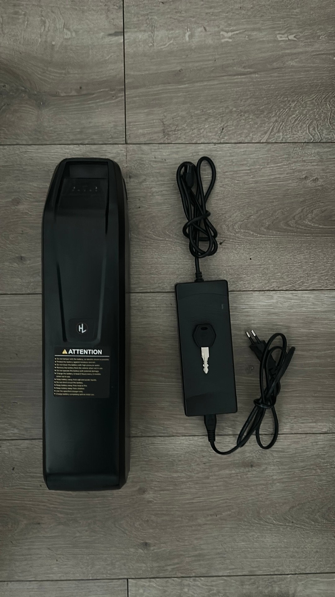 Ouxi v20 accu, inclusief oplader & sleutel, Ophalen of Verzenden, Zo goed als nieuw