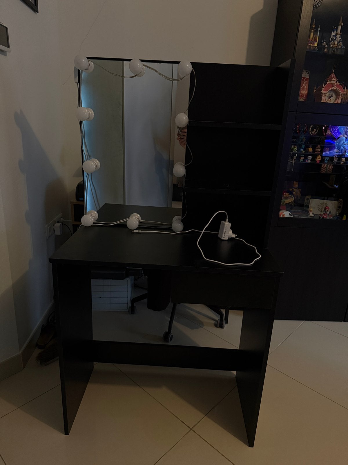 Zwart make-up bureau met spiegel en verlichting, Huis en Inrichting, Ophalen, Gebruikt, 100 tot 150 cm, 50 tot 100 cm