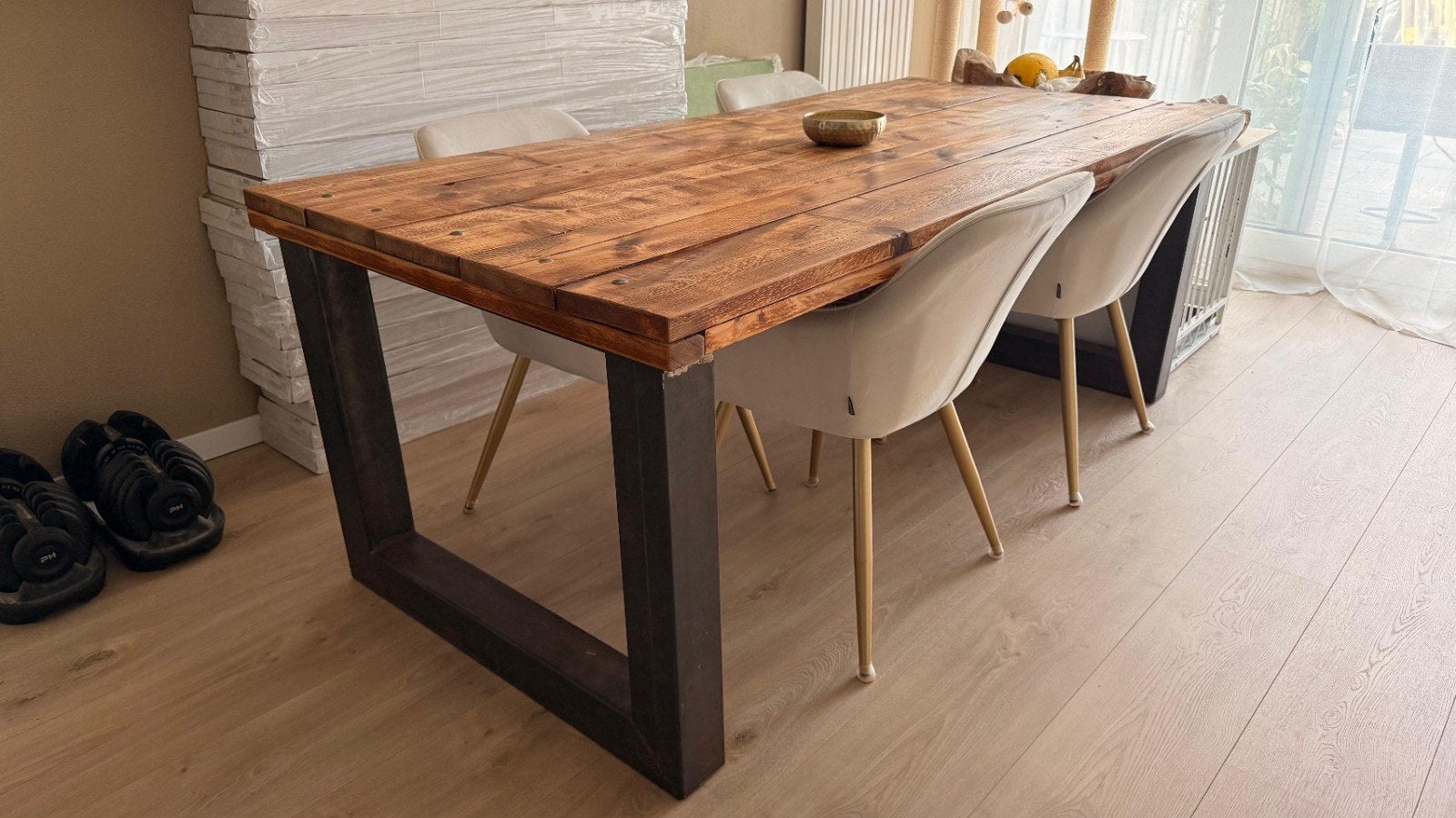 Robuuste eettafel van massief hout met metalen onderstel, Huis en Inrichting, Tafels | Eettafels, Gebruikt, 200 cm of meer, 50 tot 100 cm