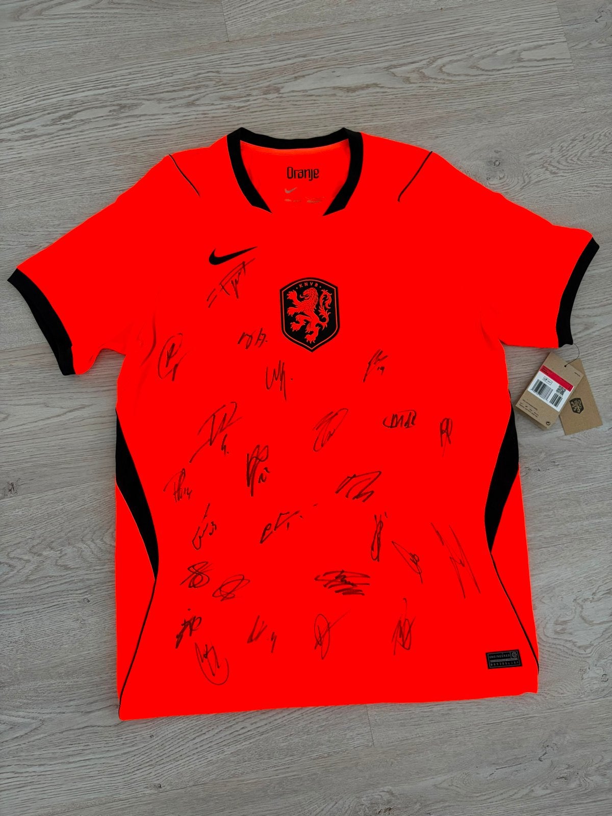 Gesigneerd Nederlands elftal voetbalshirt 2026 - Maat L, Sport en Fitness, Voetbal, Maat L, Ophalen, Nieuw, Shirt
