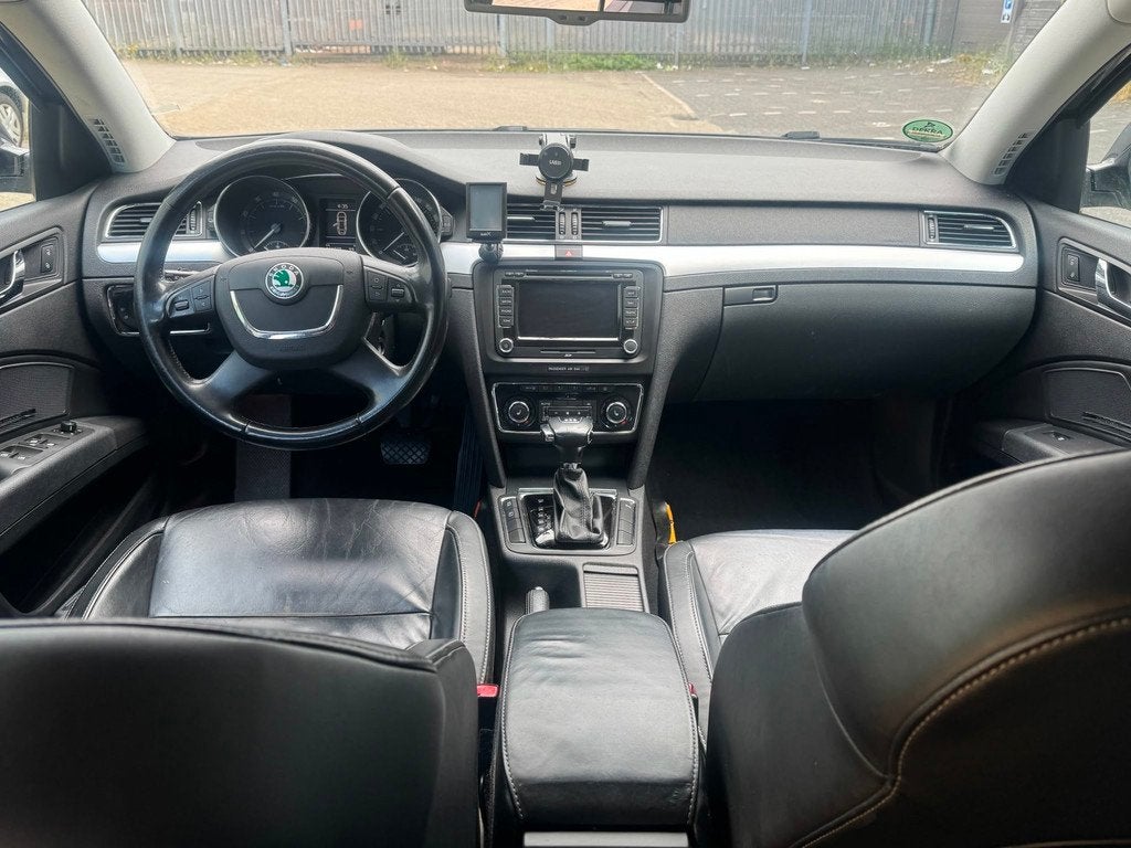 Skoda Superb 1.8 TSI Elegance Business Line/Automaat/Trekhaa, Auto's, Skoda, Euro 5, Gebruikt, 4 cilinders, 161 pk