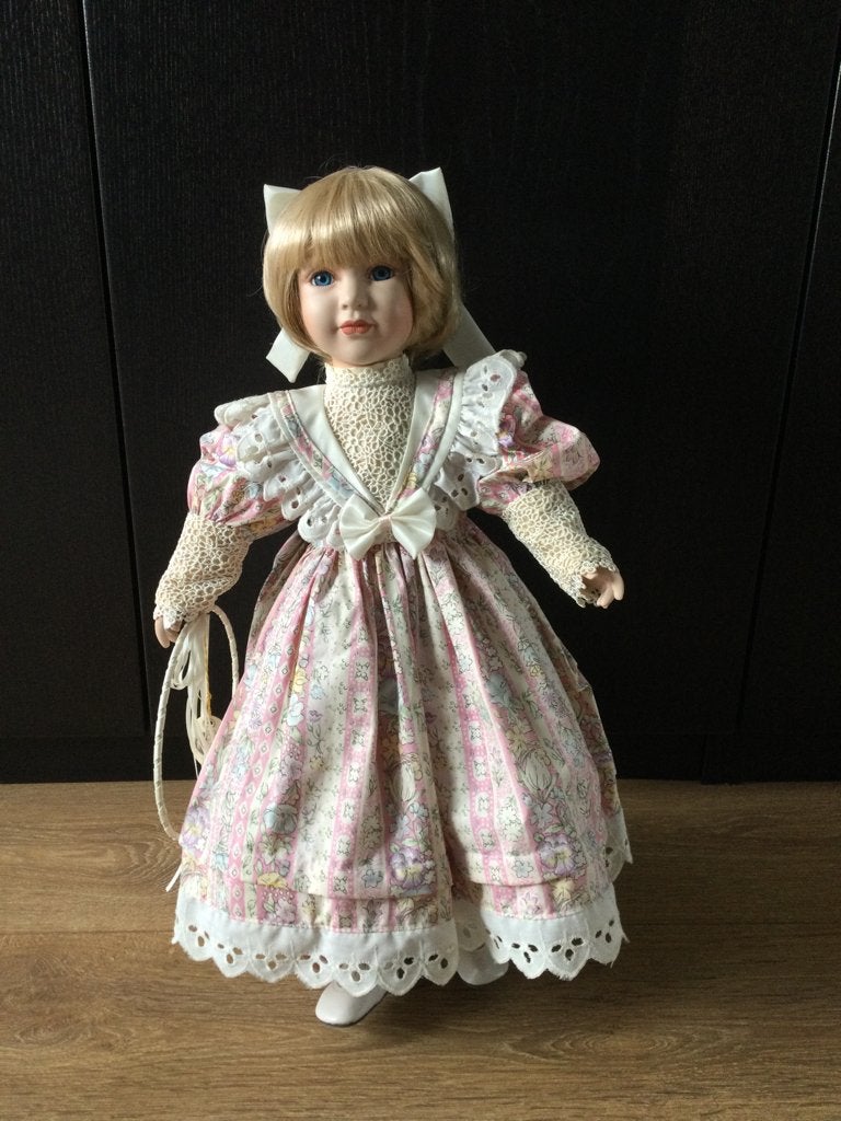 Porcelain dolls, Verzamelen, Poppen, Ophalen, Zo goed als nieuw, Pop