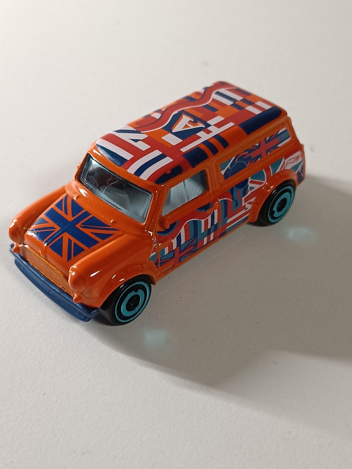 Hot Wheels Mini Cooper Countryman Oranje Union Jack, Ophalen of Verzenden, Zo goed als nieuw