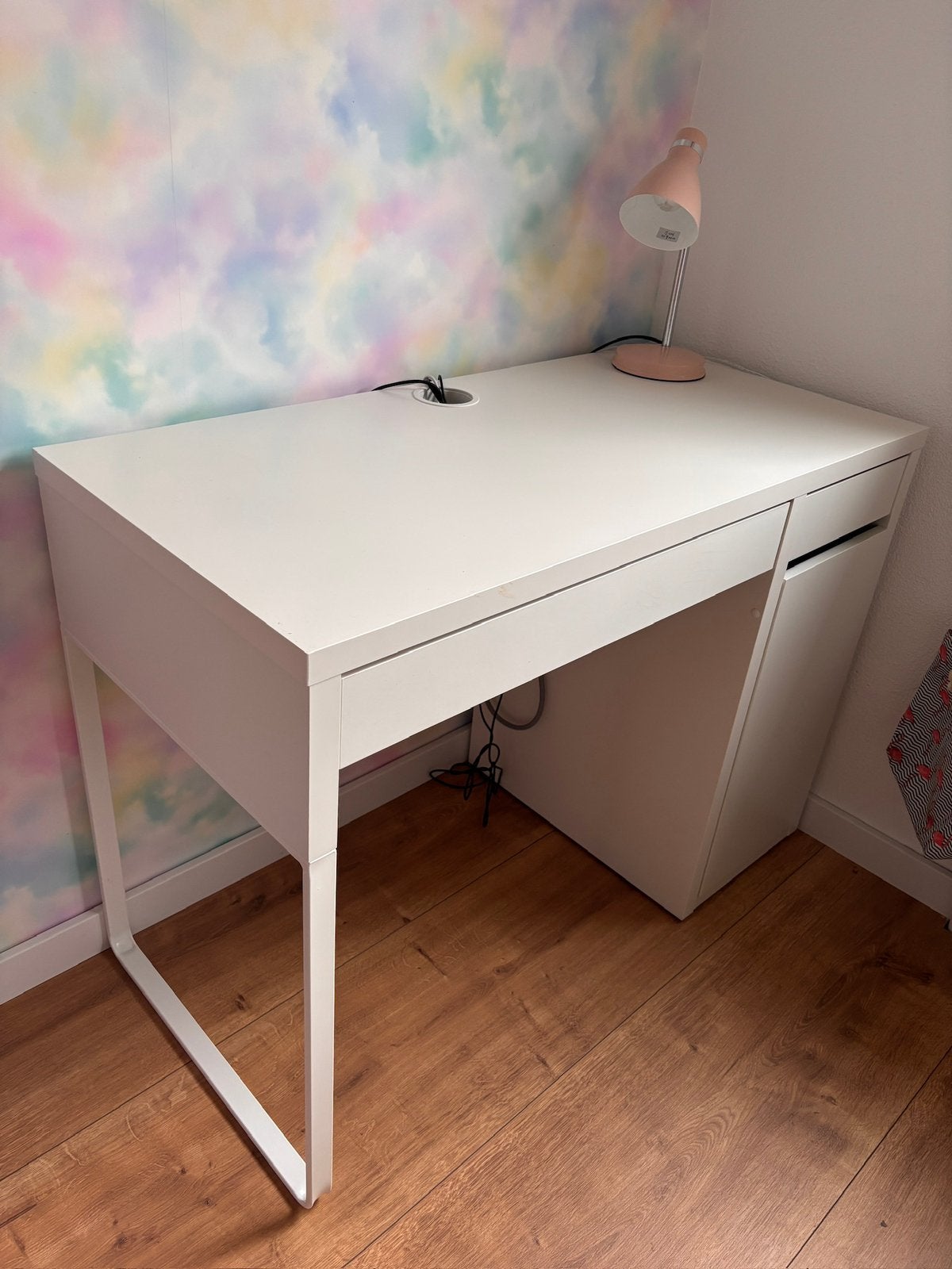 MICKE bureau Ikea, Ophalen, Zo goed als nieuw