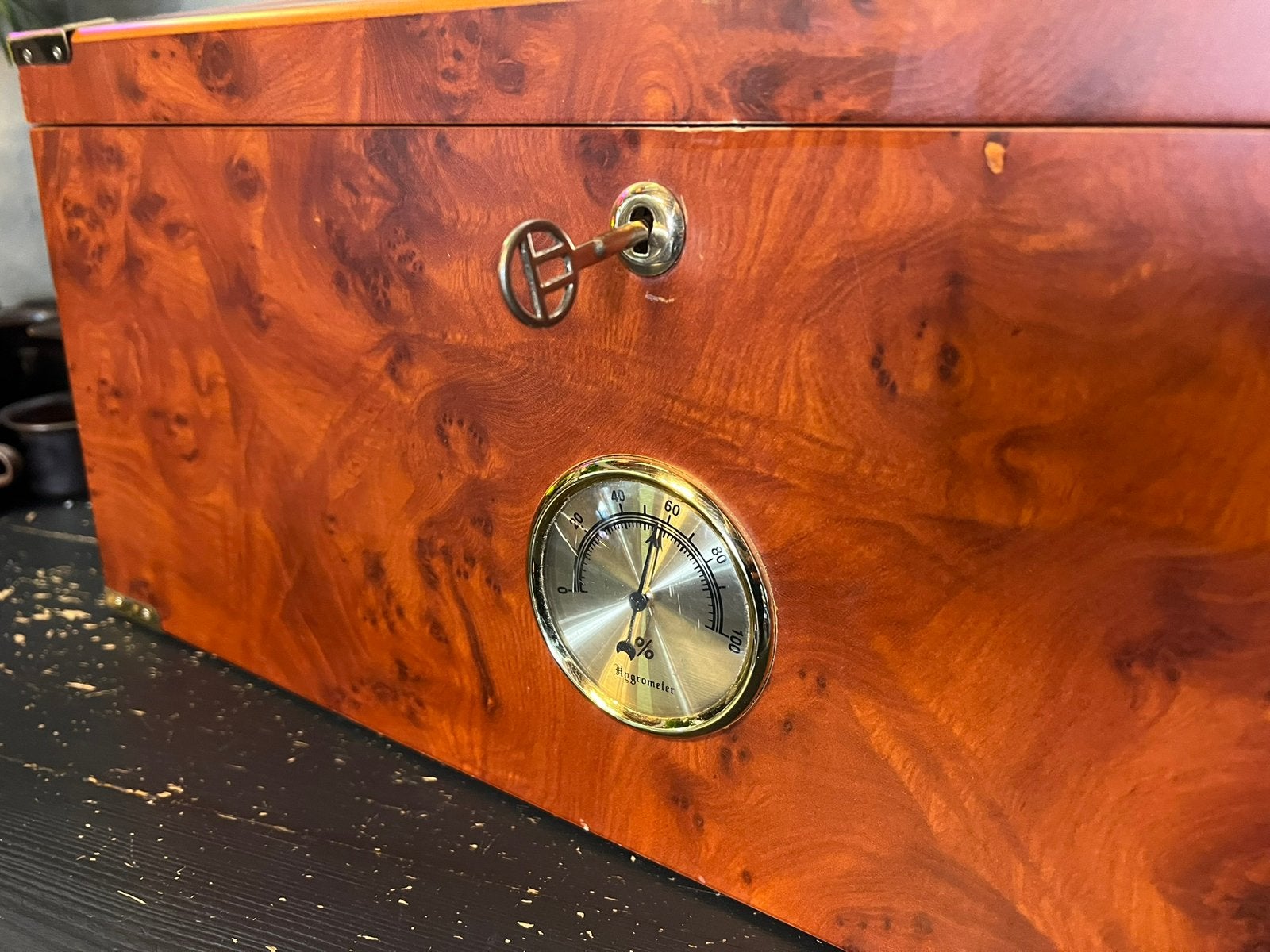 Prachtige grote humidor, glas, noten. Display, Verzamelen, Ophalen, Zo goed als nieuw, Nvt, Nvt