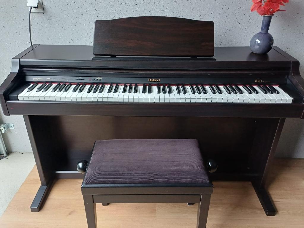 Roland HP-147Re Digitale Piano-gratis bezorging, Muziek en Instrumenten, Gebruikt, Bruin, ., Digitaal