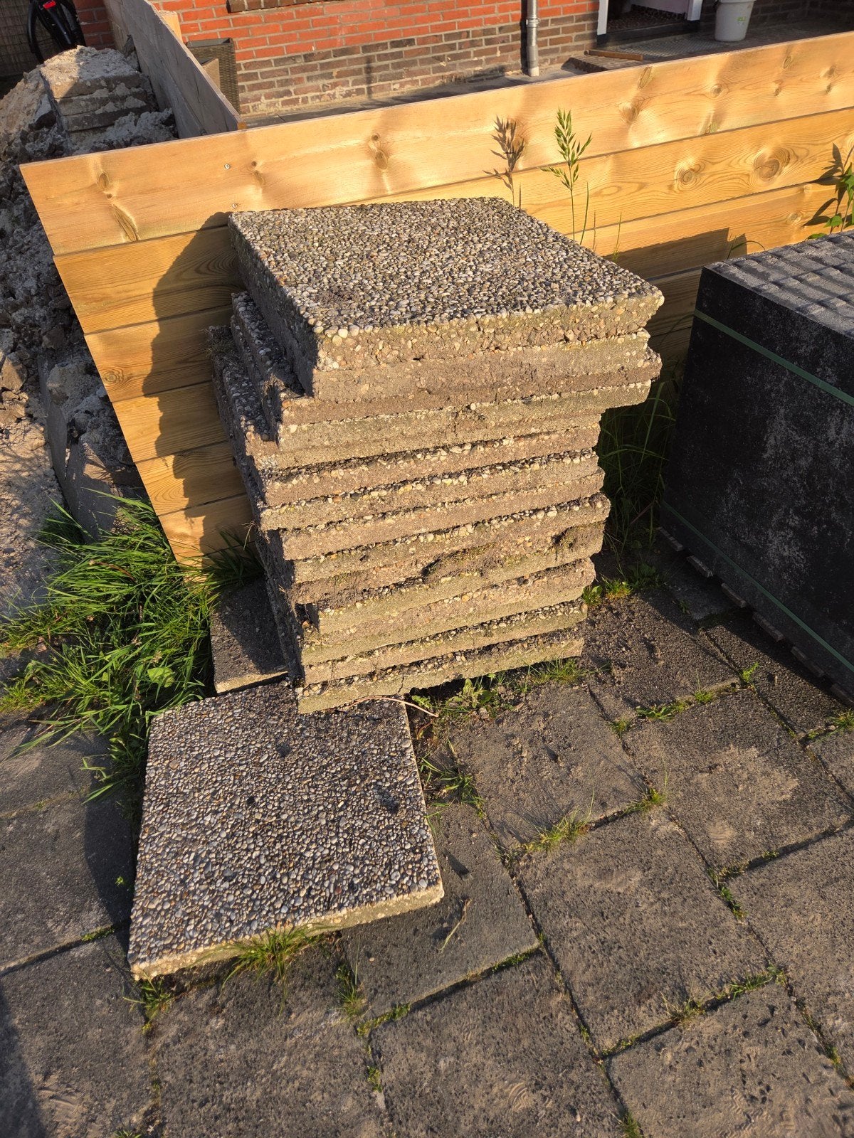 Gebruikte terras tegels met grindstructuur, Ophalen of Verzenden, Gebruikt, Beton, Terrastegels