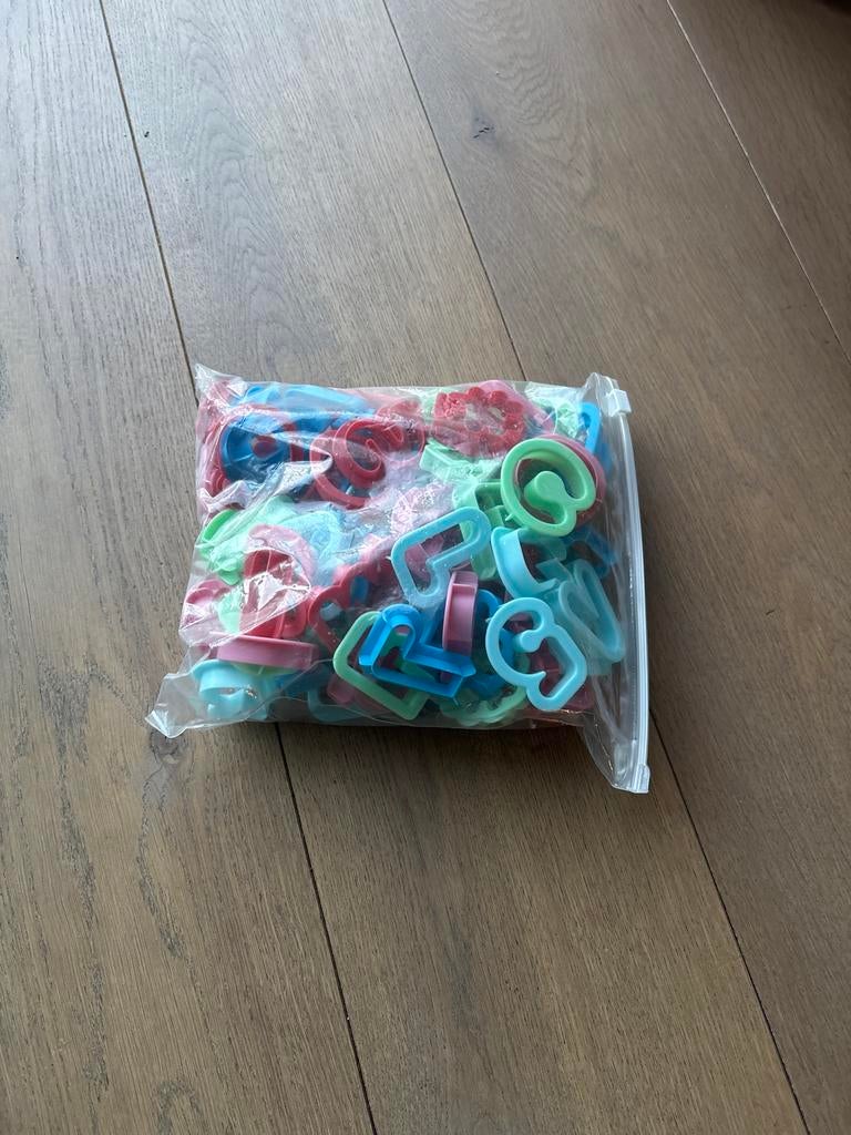 Uitsteekvormpjes letters en cijfers om koekjes te bakken, Ophalen of Verzenden, Gebruikt, Taarten of Cupcakes, Bakvorm