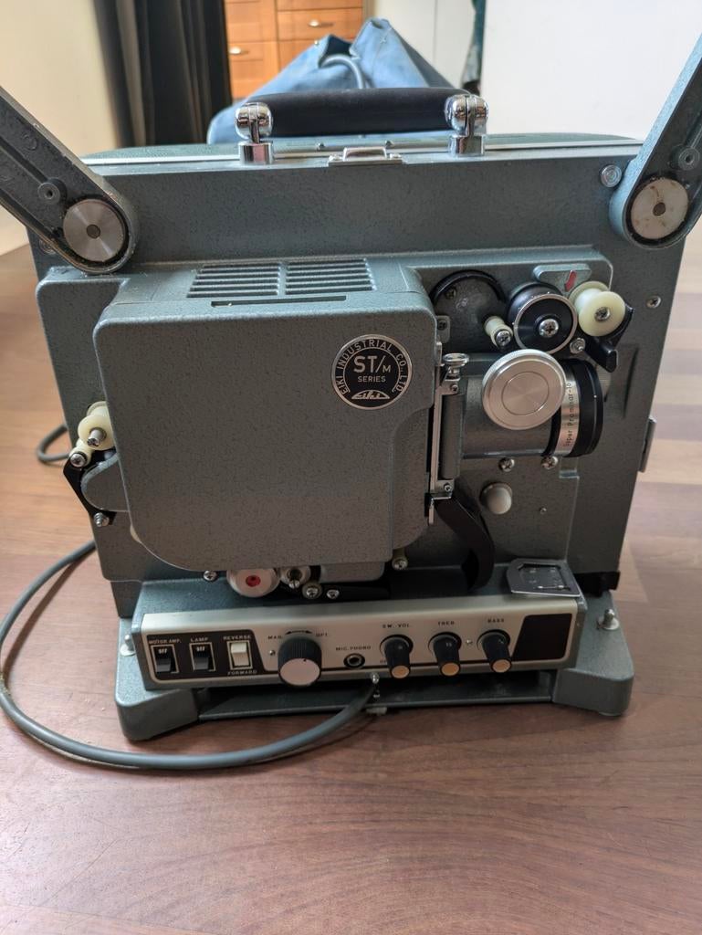 Eiki Sound ST/M Series 8mm Filmprojector met hoes, Audio, Tv en Foto, Ophalen of Verzenden, Gebruikt, Overige typen