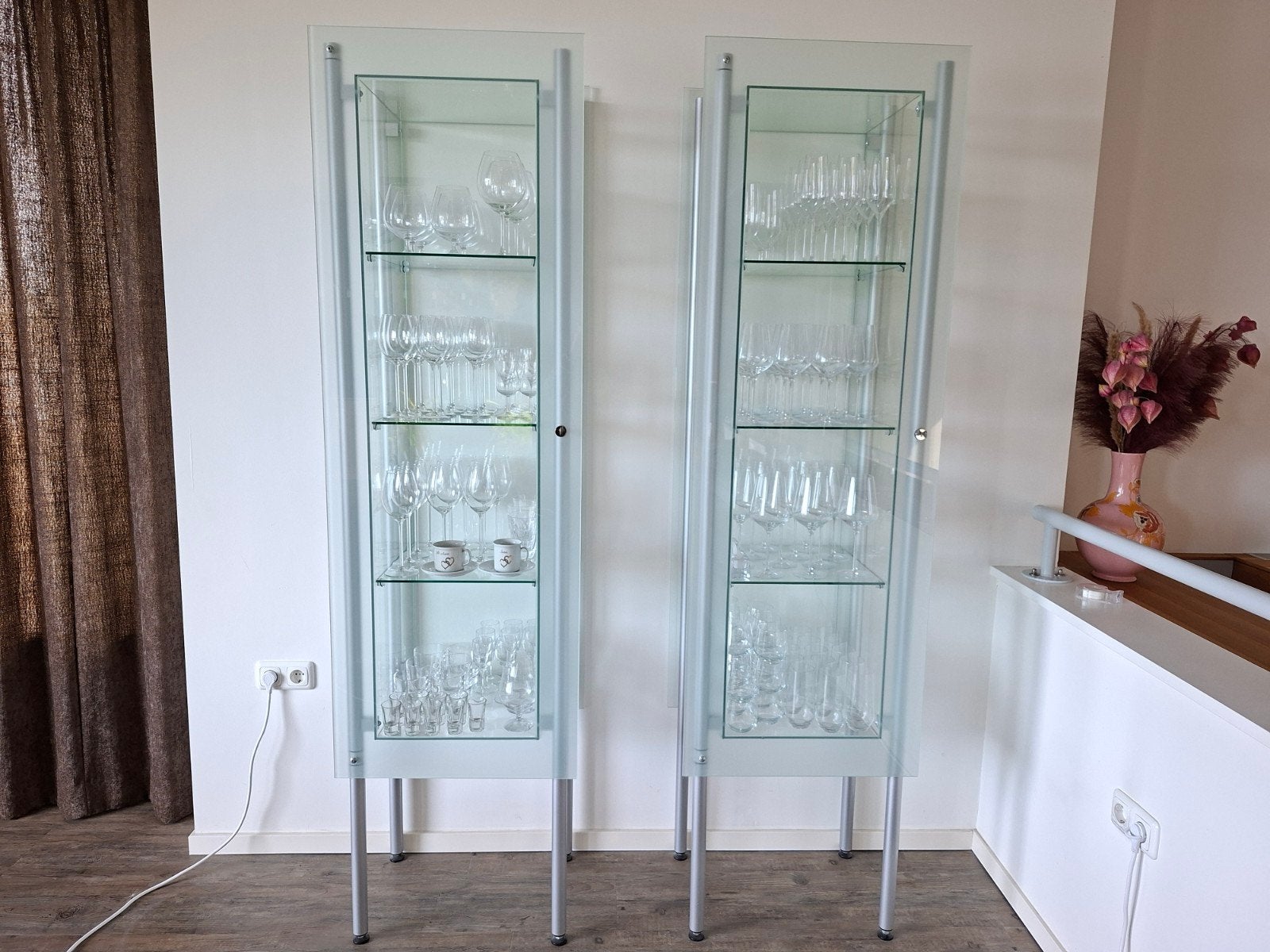 Glazen vitrinekast met slot, Ophalen, Met deur(en), 200 cm of meer, 50 tot 100 cm