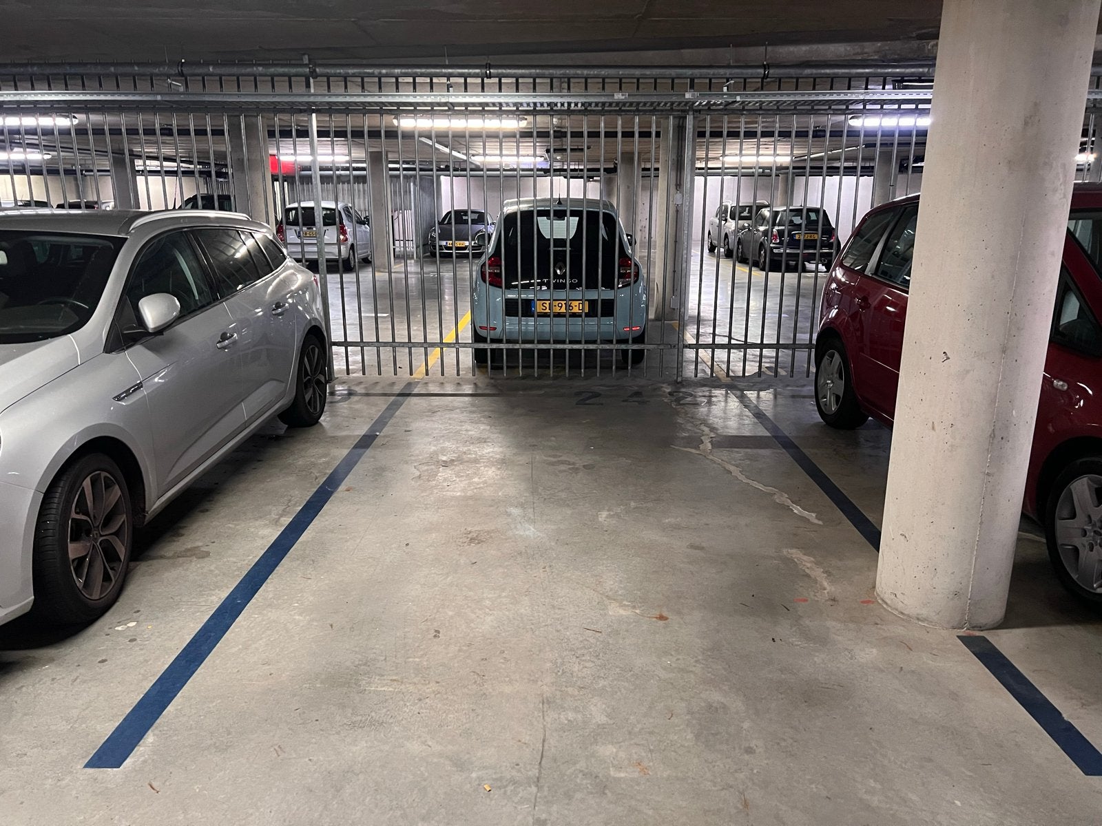 Parkeergarage te huur/to rent in Amsterdam Zuid, Huizen en Kamers, Amsterdam