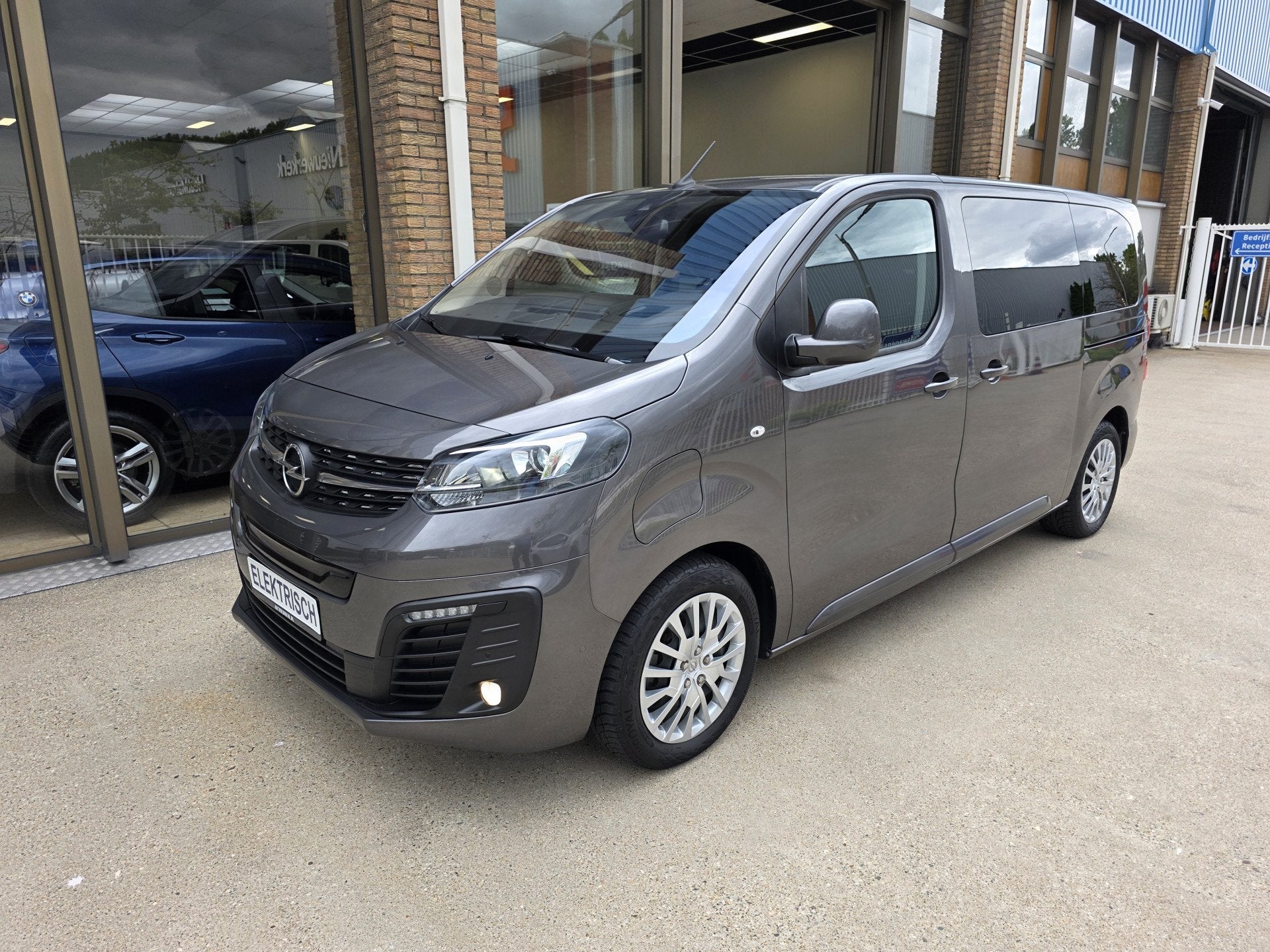 Opel Vivaro /Zafira-e L2 Innovation 50 kWh Links & Rechts sc, Origineel Nederlands, Automatische klimaatregeling, 55 kWh, Zilver of Grijs