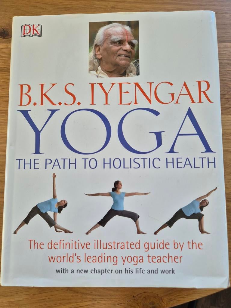 B.K.S. Iyengar Yoga: De Weg naar Holistische Gezondheid, Boeken, Ophalen of Verzenden, Zo goed als nieuw, Gezondheid en Conditie