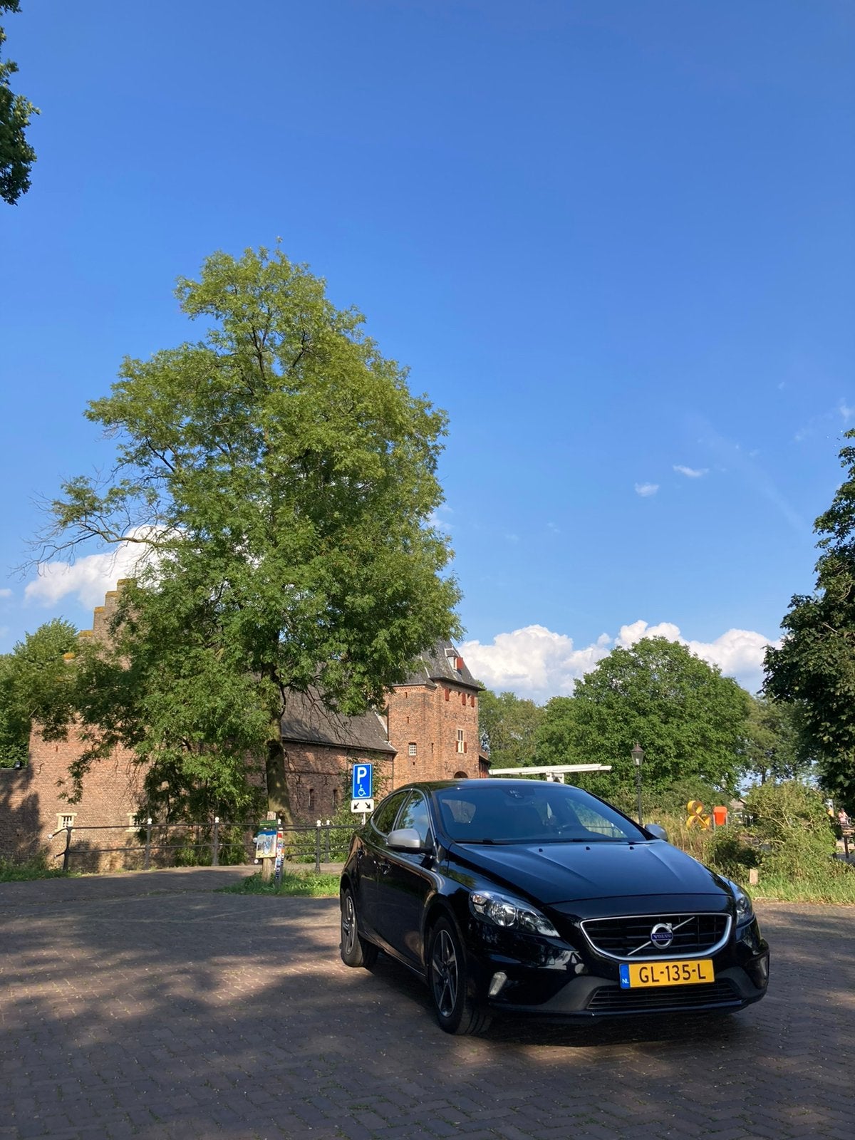 Volvo V40 2.0 D2 R-Design Business | Dealer onderhouden, Auto's, Voorwielaandrijving, Dealer onderhouden, 4 cilinders, 1969 cc