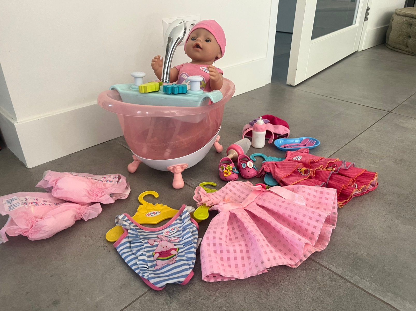 Baby born pop met accessoires, Kinderen en Baby's, Ophalen of Verzenden, Zo goed als nieuw, Babypop