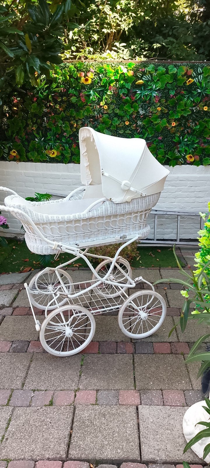 Retro. kinderwagen wit Riet en Skai, Ophalen of Verzenden, Overige merken