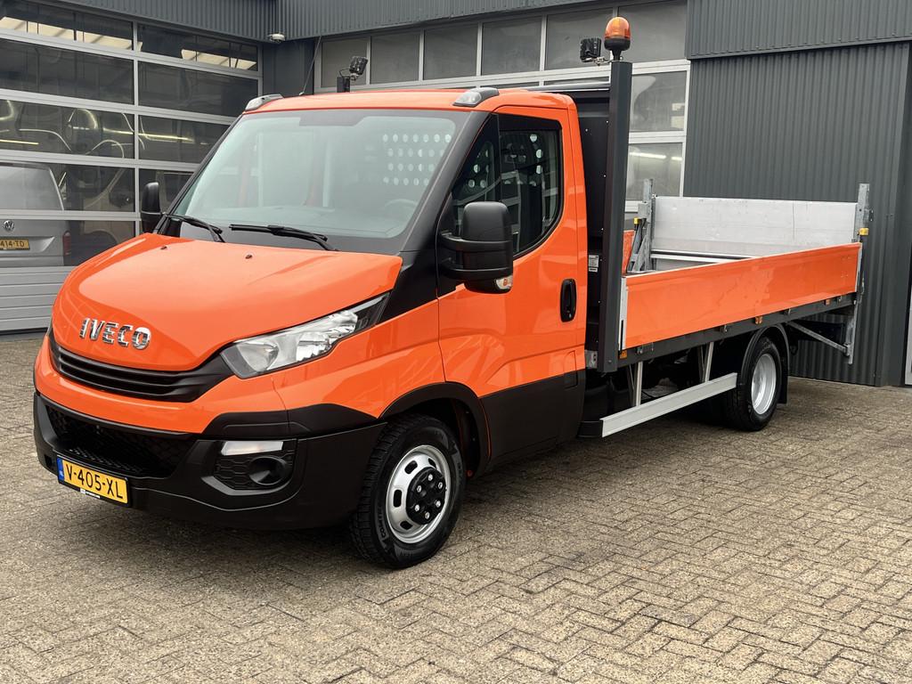 Iveco Daily 35C14 2.3 375 Laadklep 500kg Trekhaak 3500kg tre, Auto's, Bestelauto's, 13 km/l, Gebruikt, Iveco, Origineel Nederlands