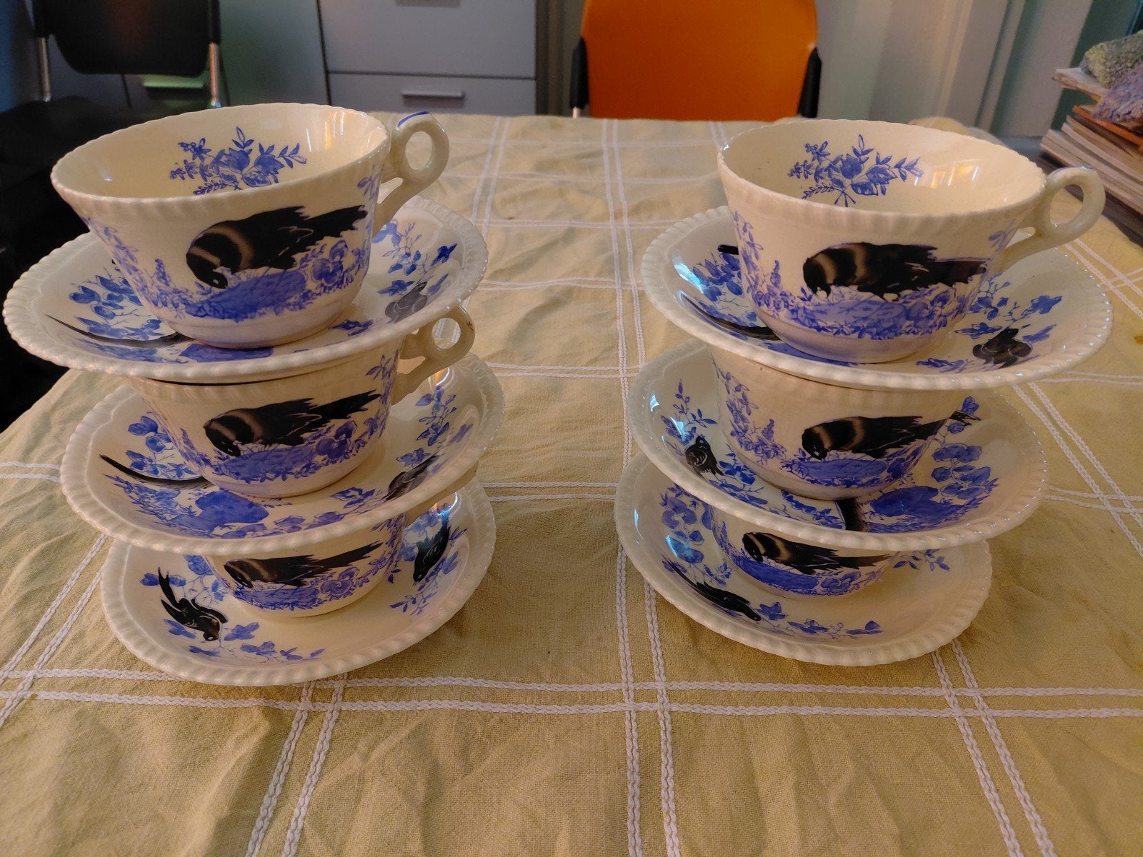 Royal Duchess Handpainted theekopjes en schotels, Ophalen of Verzenden