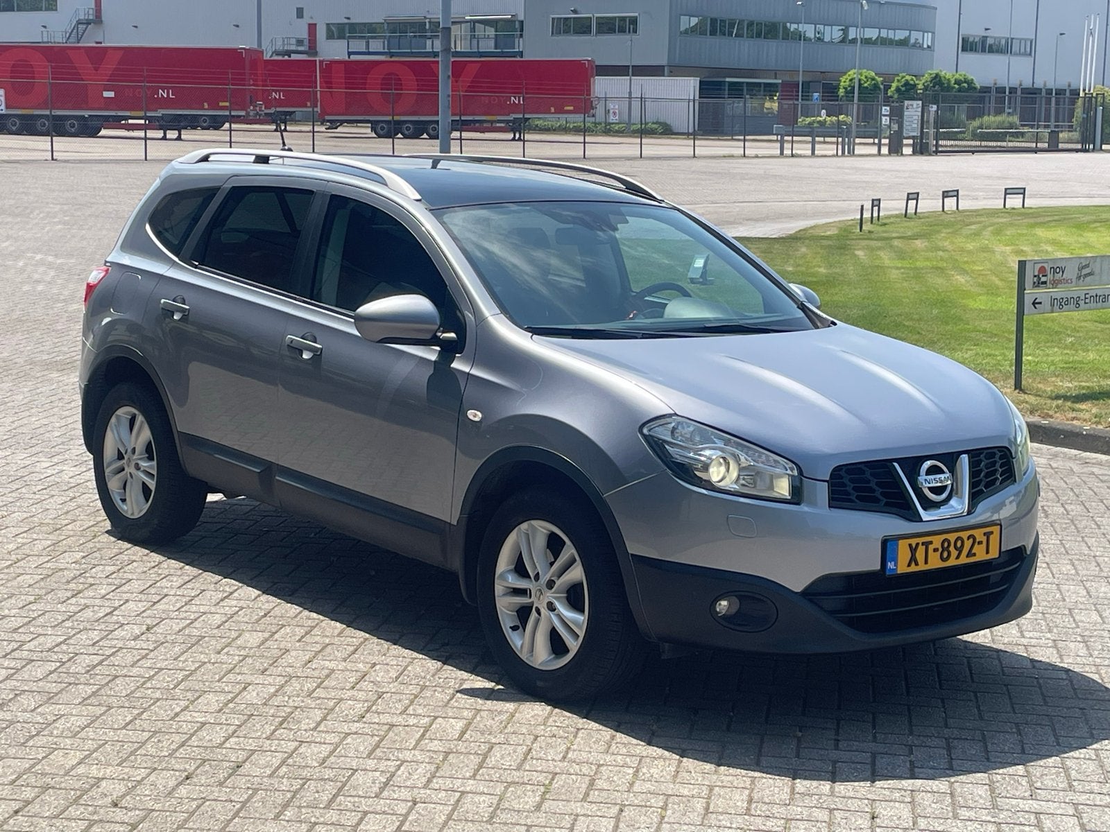 Nissan Qashqai+2 2.0 2WD 2010 2011 Grijs, Auto's, Stof, Zwart, 7 stoelen, Handgeschakeld