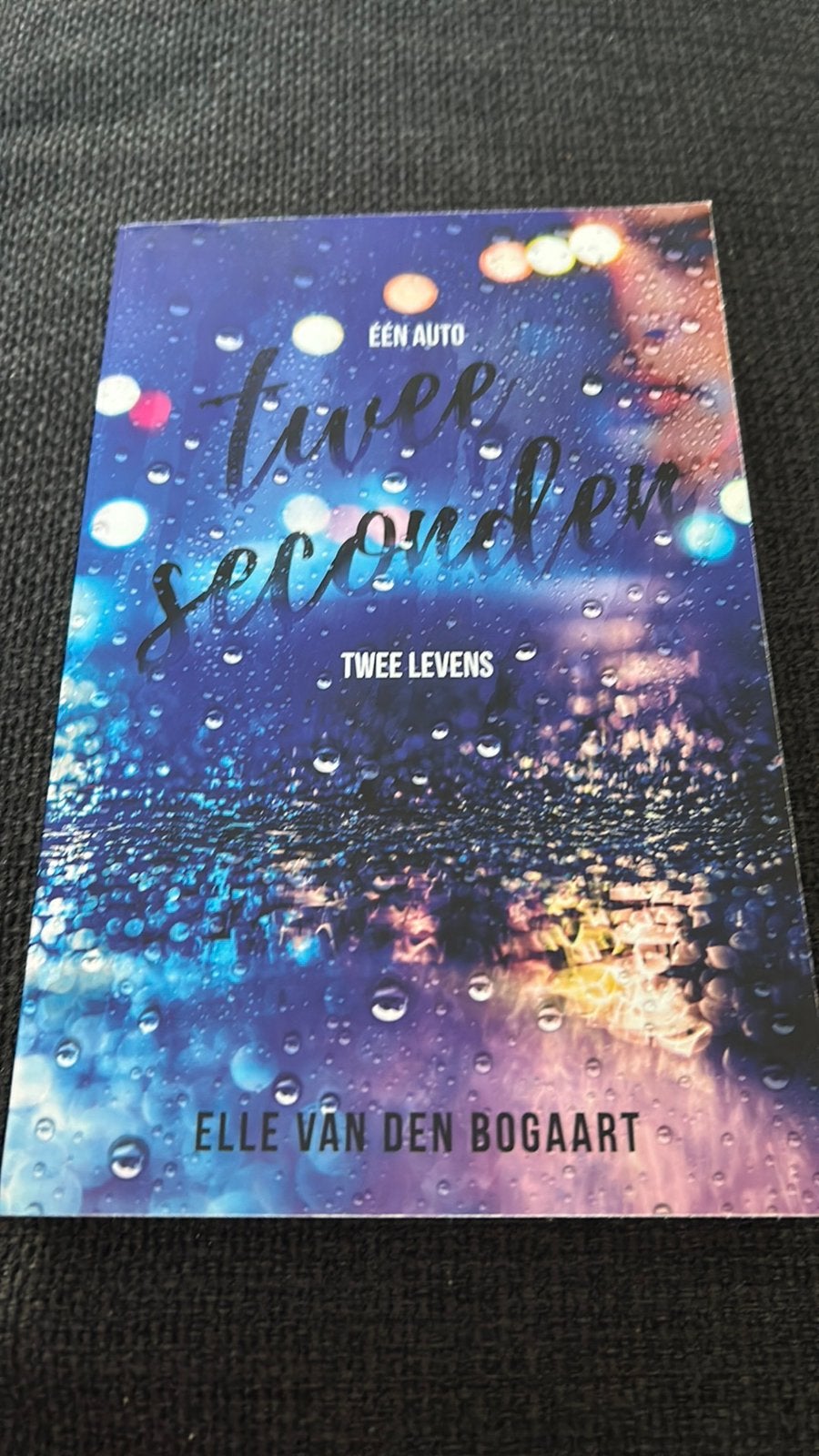 Elle van den Bogaart - Twee seconden, Ophalen of Verzenden, Zo goed als nieuw