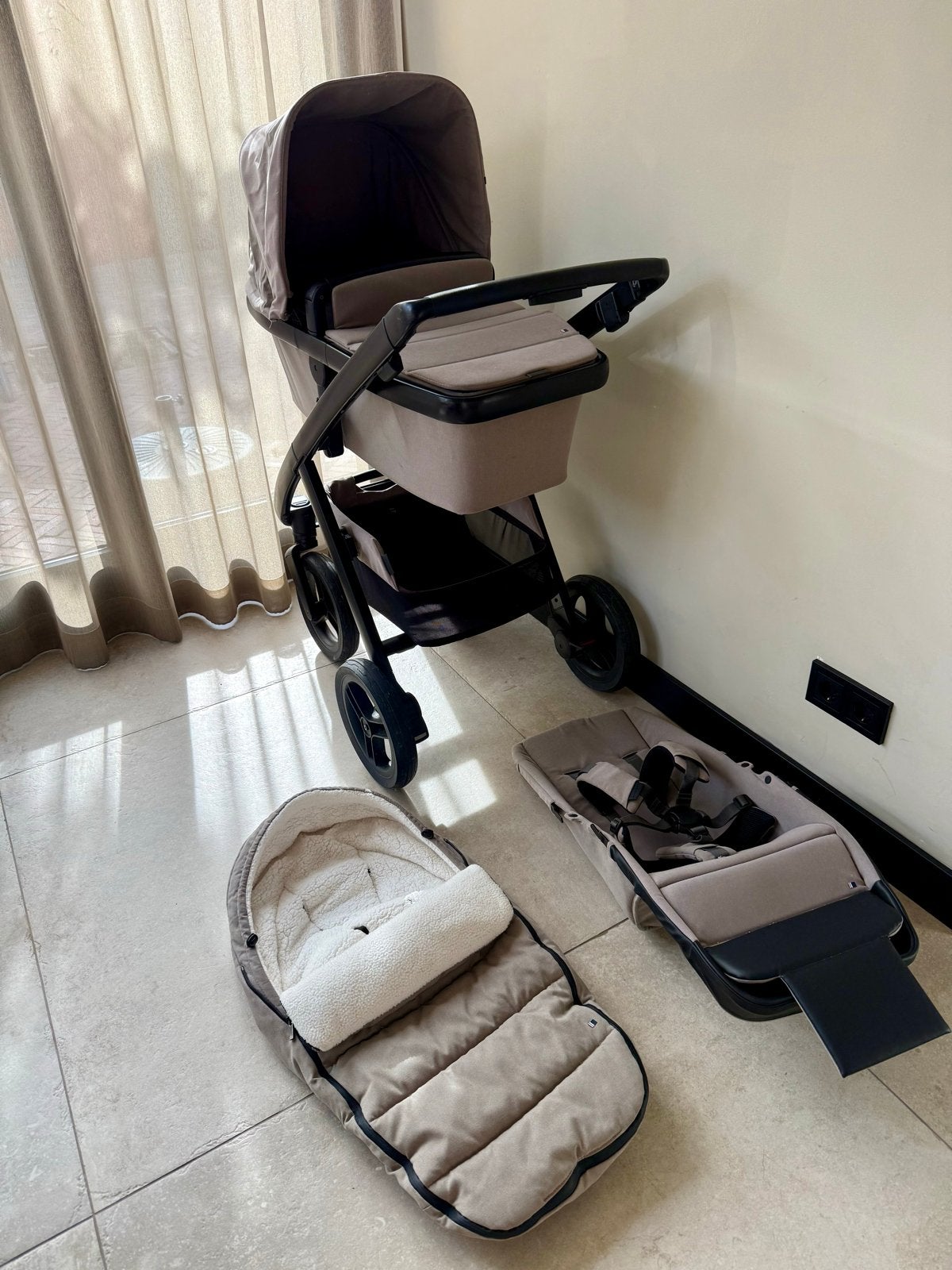 Dubatti Two taupe Kinderwagen met complete accessoires set, Overige merken, Duowagen, Ophalen of Verzenden, Zo goed als nieuw