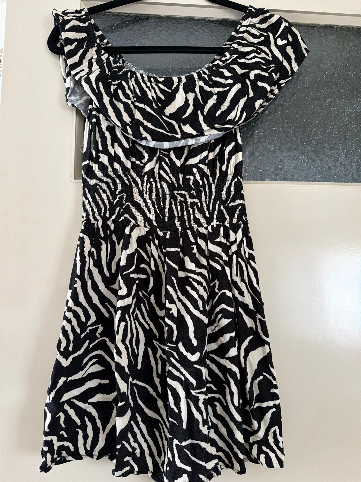 Zwart-witte zebraprint jurk van Shine, maat S, Ophalen of Verzenden, Gedragen, Maat 36 (S), Zwart