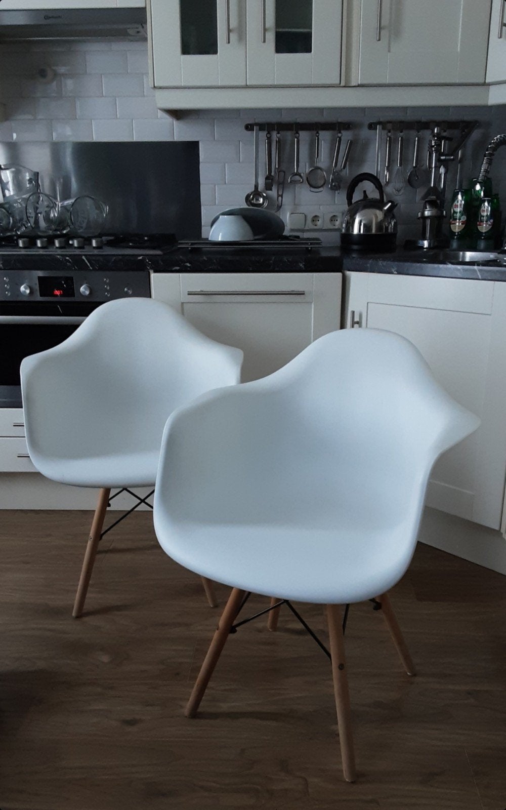 Vitra Eames style stoelen 2 stuks., Ophalen, Wit, Vitra Eames, Twee