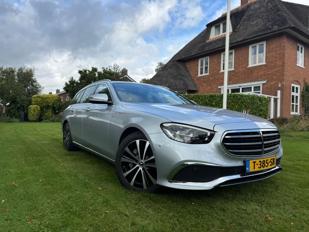 Mercedes-Benz E-Klasse E300 e 320pk 9G-TRONIC 2022 Grijs, Automaat, Achterwielaandrijving, Zwart, 4 cilinders