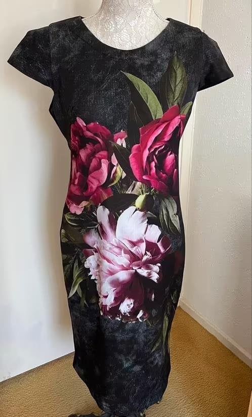Rinascimento jurk met bloemen maat 40, Maat 38/40 (M), Zwart, Ophalen of Verzenden, Zo goed als nieuw