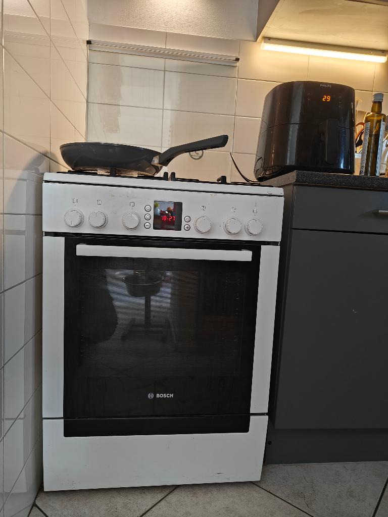 Bosch gasfornuis met oven inclusief tijdklok, Ophalen, Gebruikt, 4 kookzones, Energieklasse A of zuiniger
